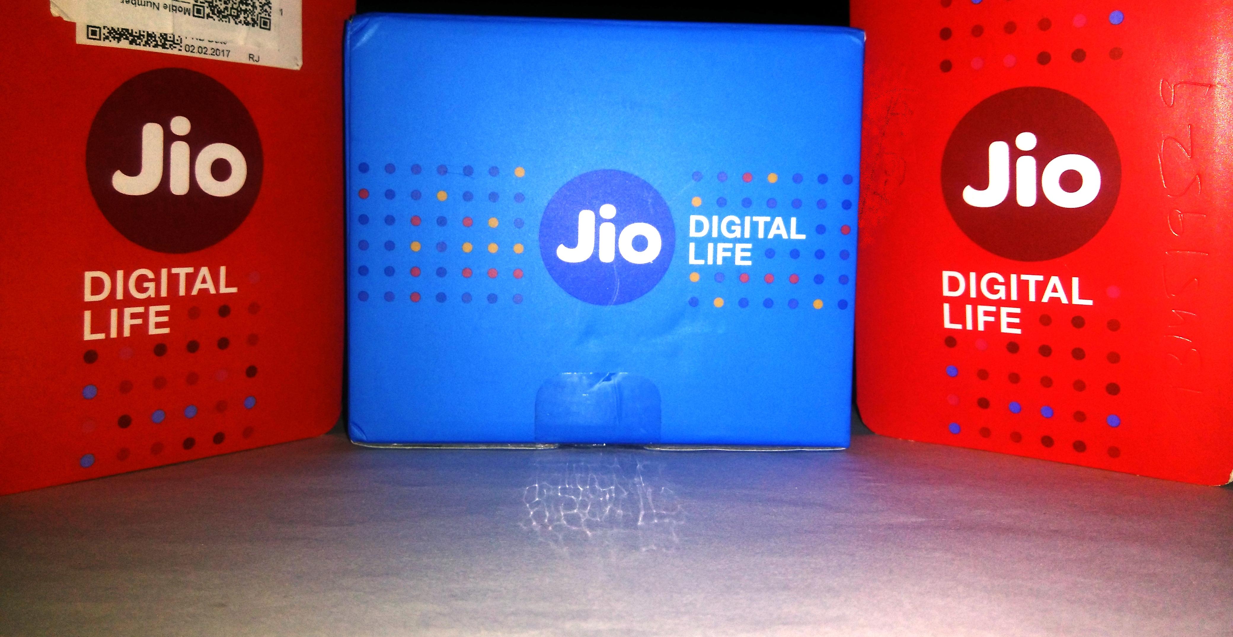 Jio Triple Cashback offer: Benefits of up to Rs2599 on recharges of Rs399 and above