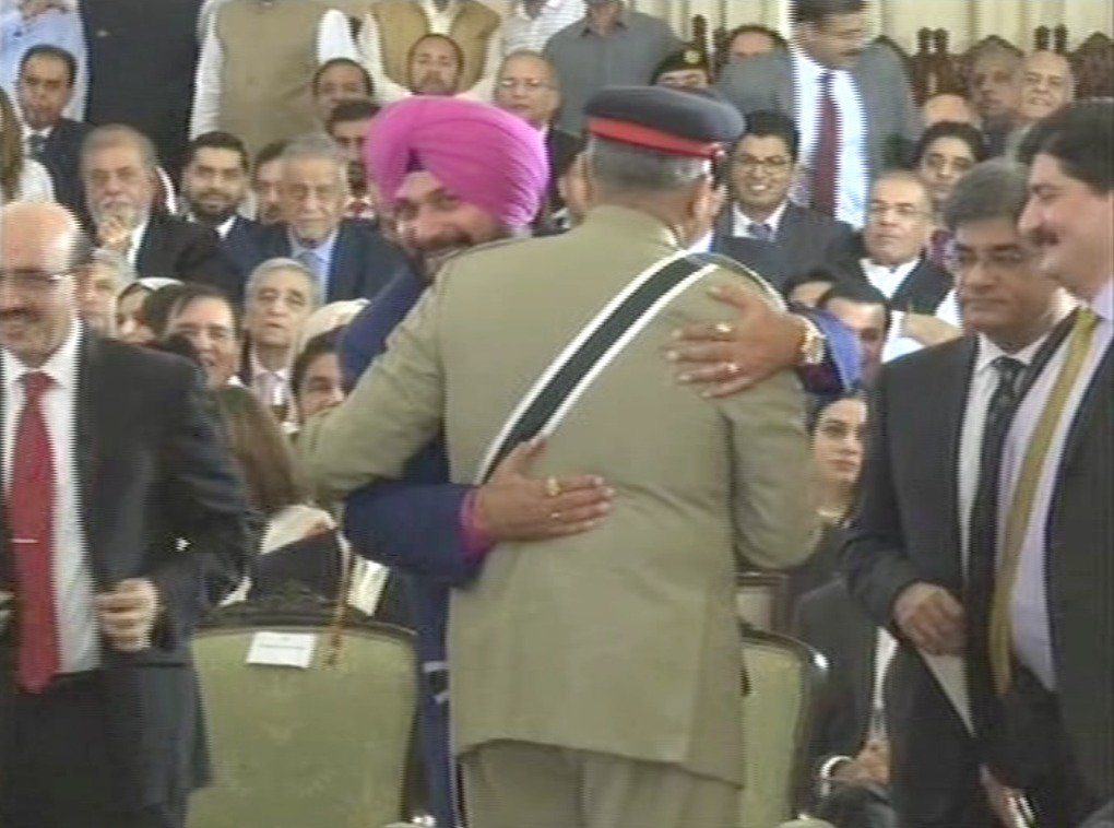 Siddhu-at-PM-Imran-Khan-Oath-Ceremony-Pakistan1