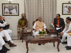 Cong Delegation Meets Governor SIngh