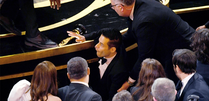 RamiMalek falls off stage at Oscars Award Ceremony