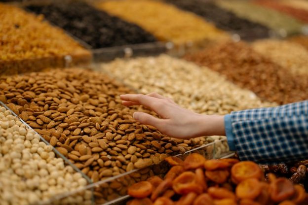 Eating Nuts Can Keep Diabetics' Heart Healthy