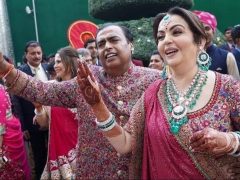 Mukesh Tina Ambani at Akash Shloka Mehta Wedding photos